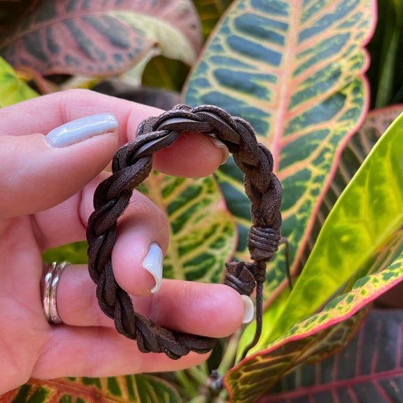 Leather adjustable bracelet - Picture 3 of 5